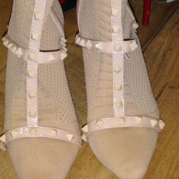 Studded neutral classy heels - Picture 4 of 4
